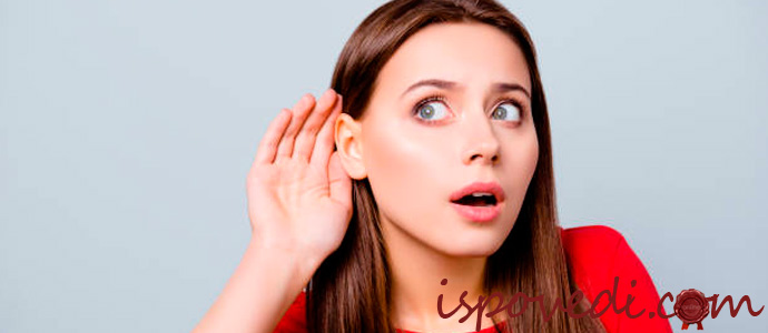 подслушивающая женщина