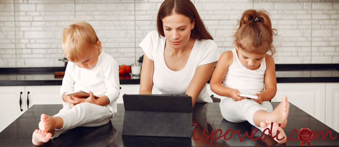 мама с детьми на карантине