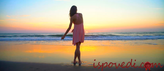 силуэт девушки на фоне заката