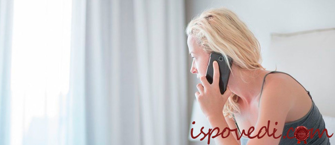 девушка звонит бывшему парню