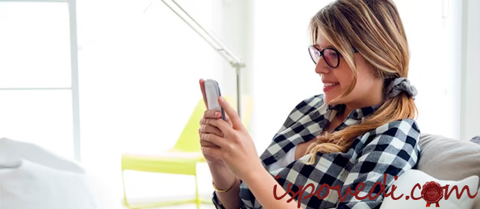 девушка с айфоном