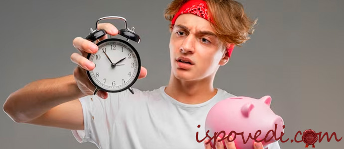 парень с копилкой