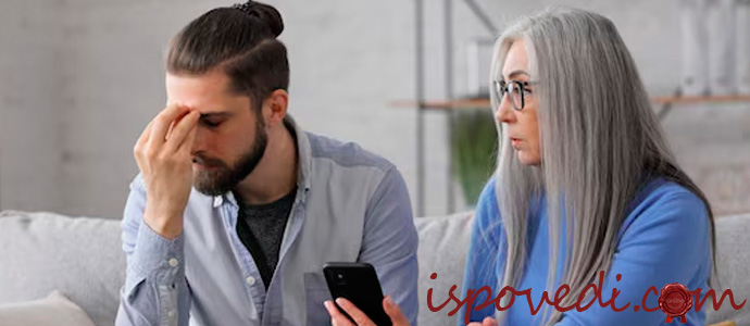 взрослый сын злится на мать