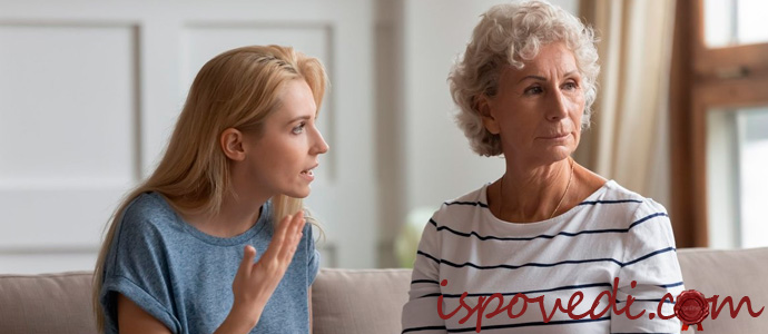 недовольная свекровь