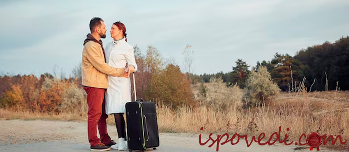 мужчина и женщина переезжают