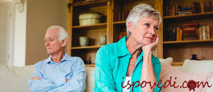 пожилые супруги поссорились