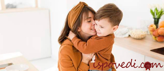 любящая мама с сыном