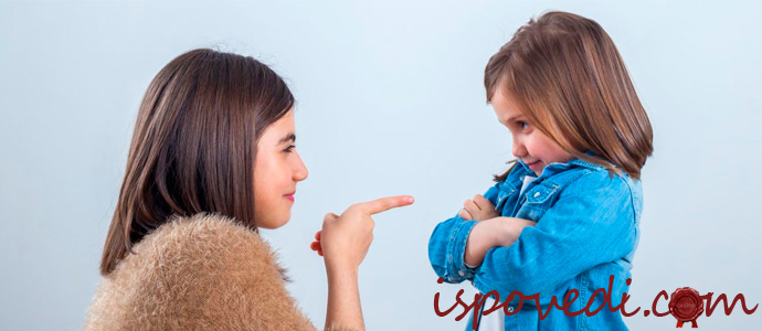 мама воспитывает дочь