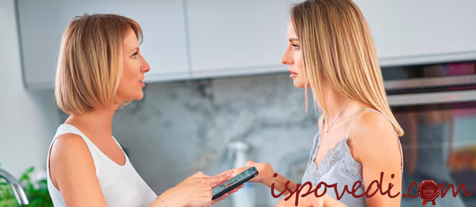 девушки ссорятся