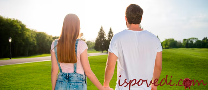 парень и девушка на прогулке