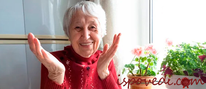 улыбающаяся женщина