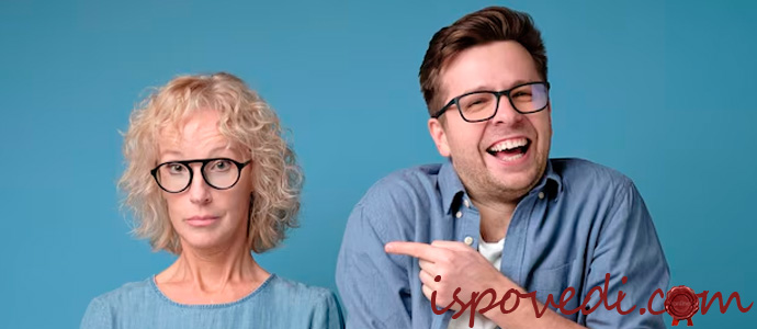 муж насмехается над женой