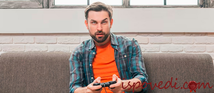 парень играет в игры
