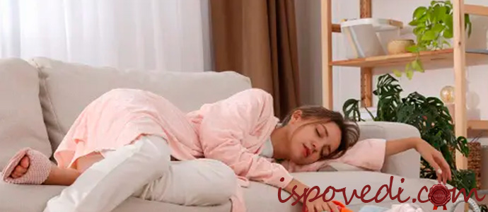 уставшая девушка