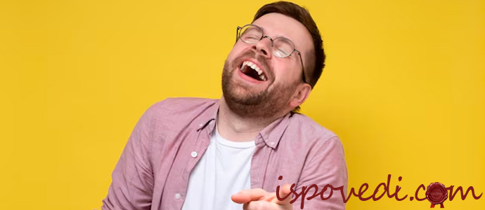 насмешливый мужчина