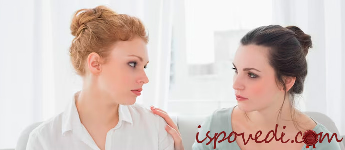 подруги разговаривают