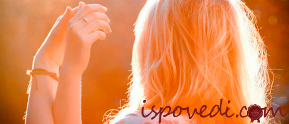 Девушка с красивыми волосами