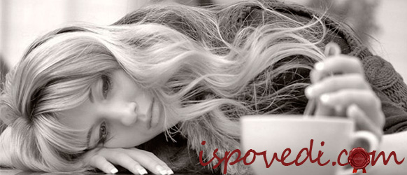 печальная девушка