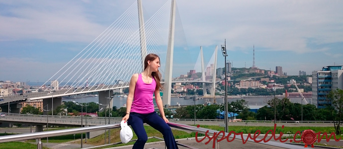 история о переезде в другой город вместе с парнем подругой