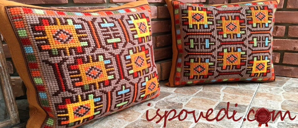 вышитые подушки