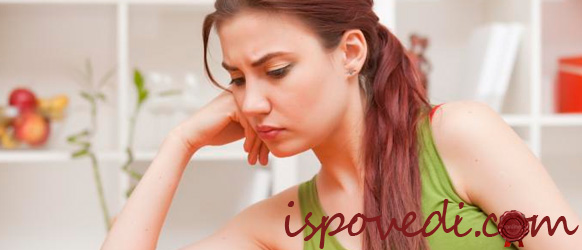 печальная девушка