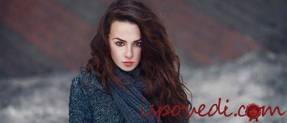 печальная девушка