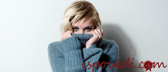 застенчивая девушка