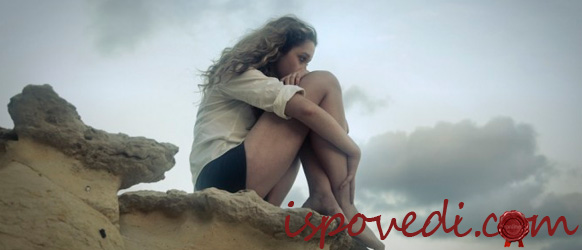 печальная девушка