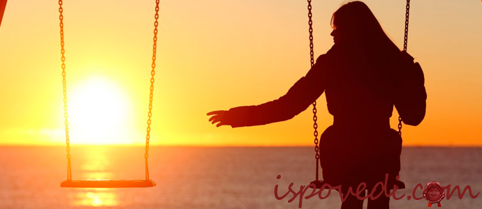 одинокая девушка