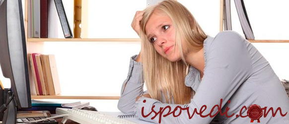 девушка в офисе