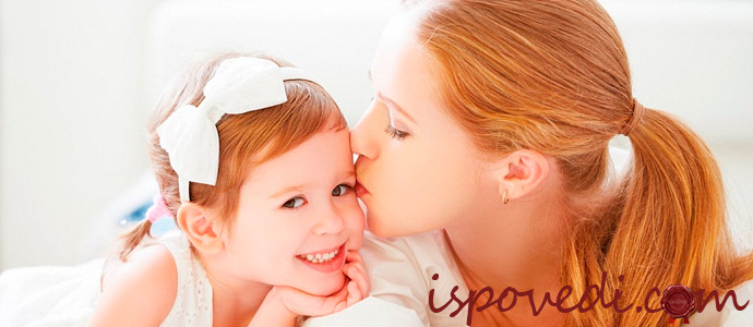 счастливая мама с ребенком